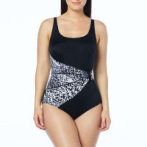 34/10 D NWT Roxanne black swag swimsuit 60434